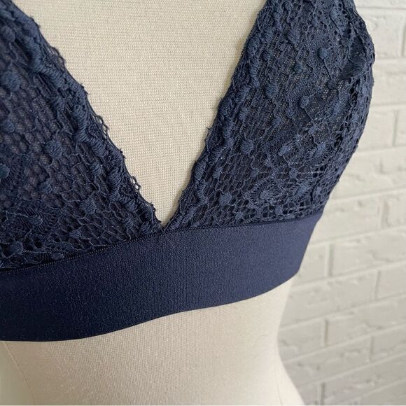 Lively Crochet Lace Bralette Size Medium - Picture 4 of 6